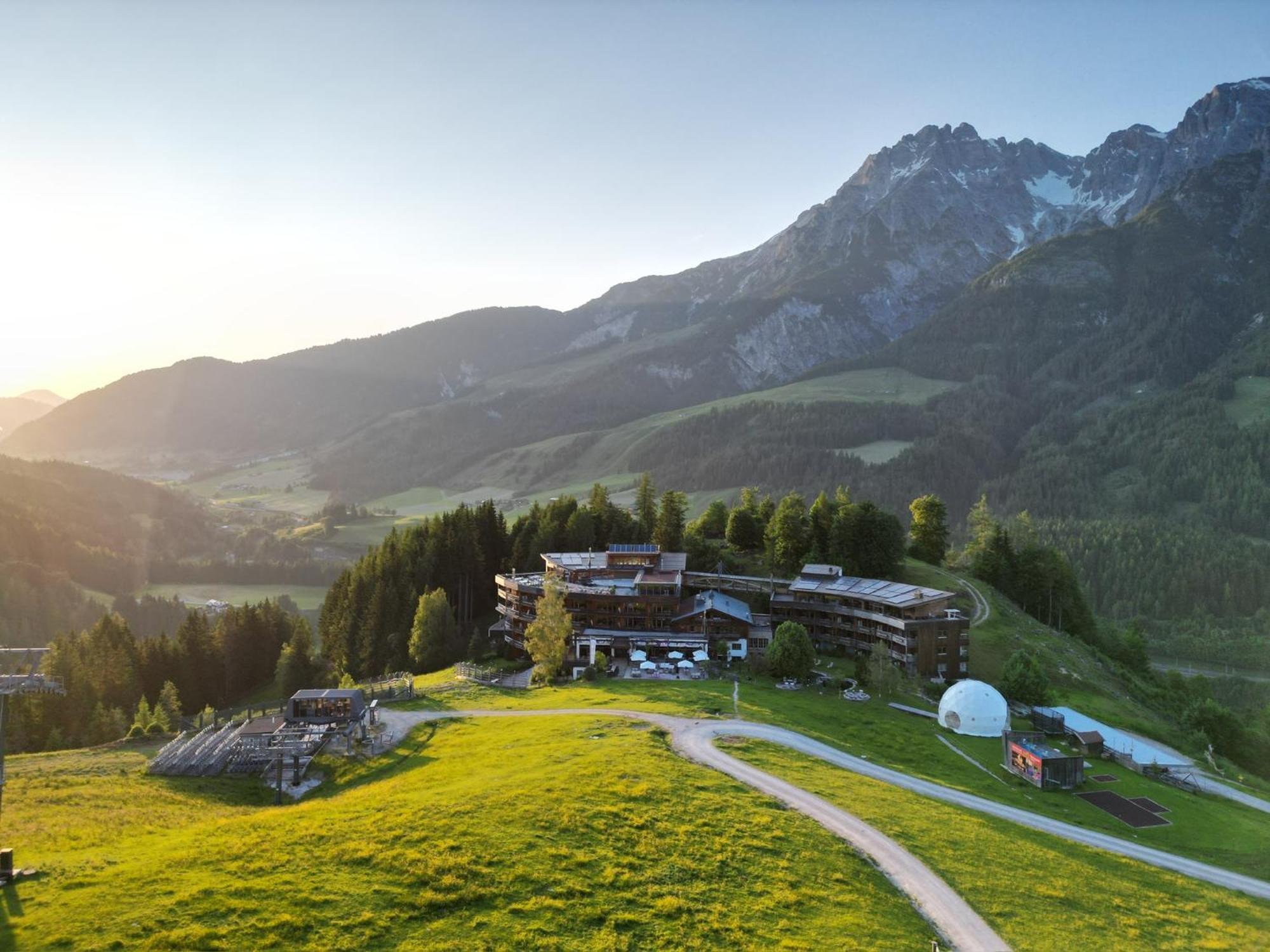 Holzhotel Forsthofalm Леоганг Экстерьер фото