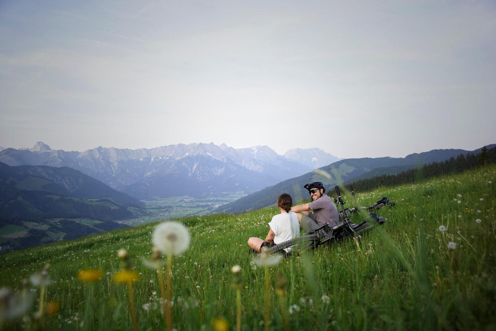 Holzhotel Forsthofalm Леоганг Экстерьер фото