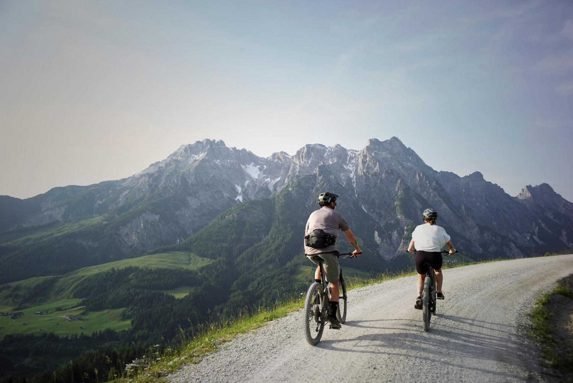 Holzhotel Forsthofalm Леоганг Экстерьер фото