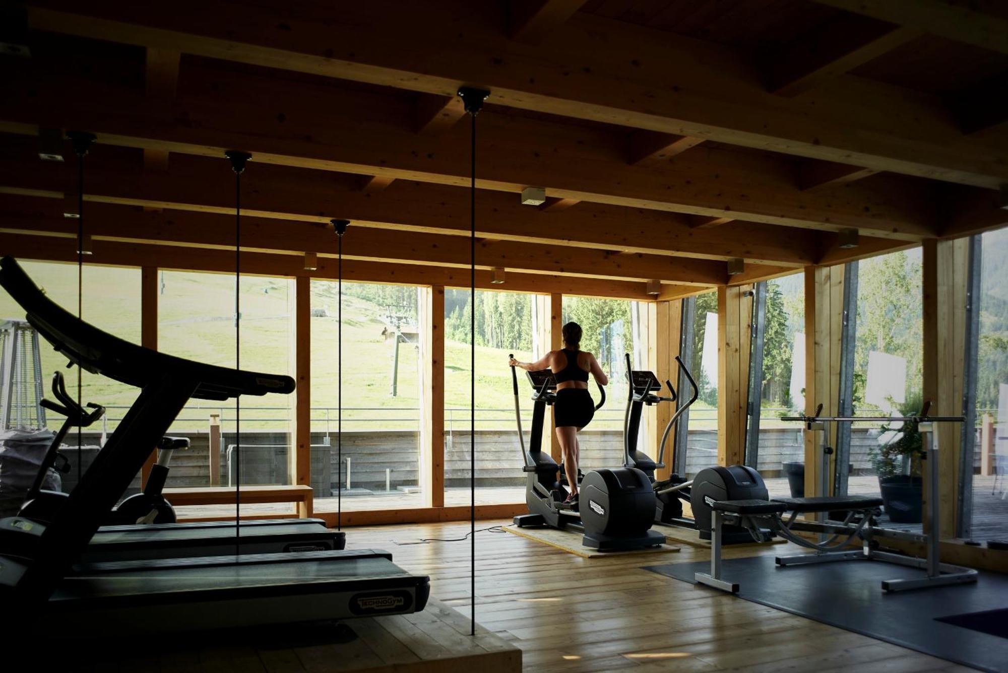 Holzhotel Forsthofalm Леоганг Экстерьер фото
